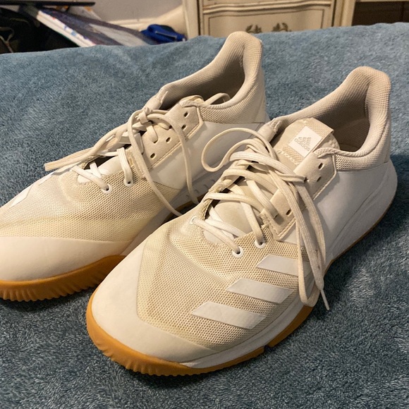 white and blue nike volleyball shoes